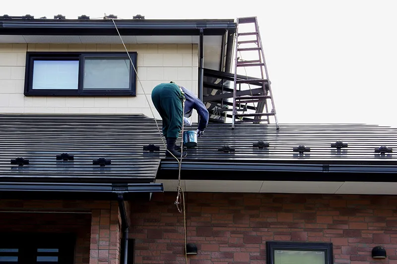 雨漏りを防ぐための屋根塗装工事に